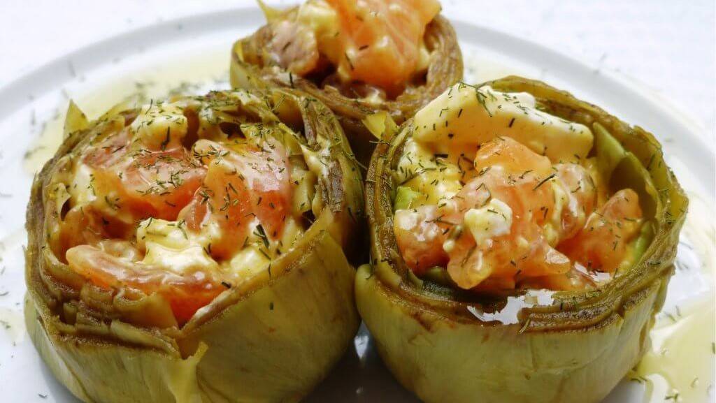 Alcachofa de España homenajea la labor de los locutores con esta verdura a modo de micrófono